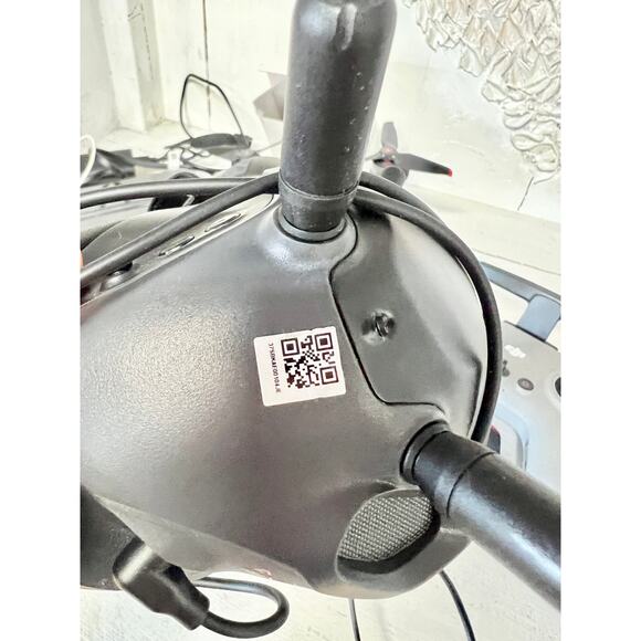 DJI FPV Goggles V2, Remote Controller Racing Drone Set with MicroSD Card - Picture 3 of 10